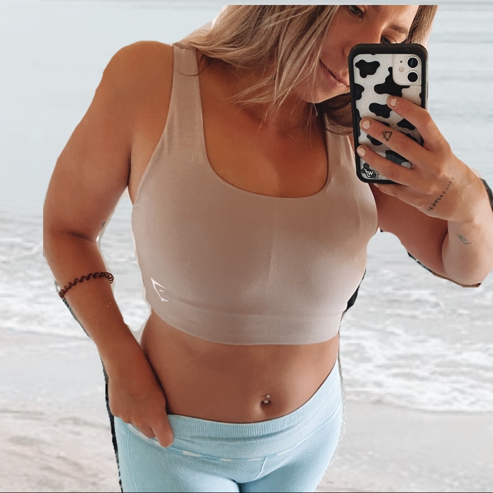 Gym shark nude/pink sports bra